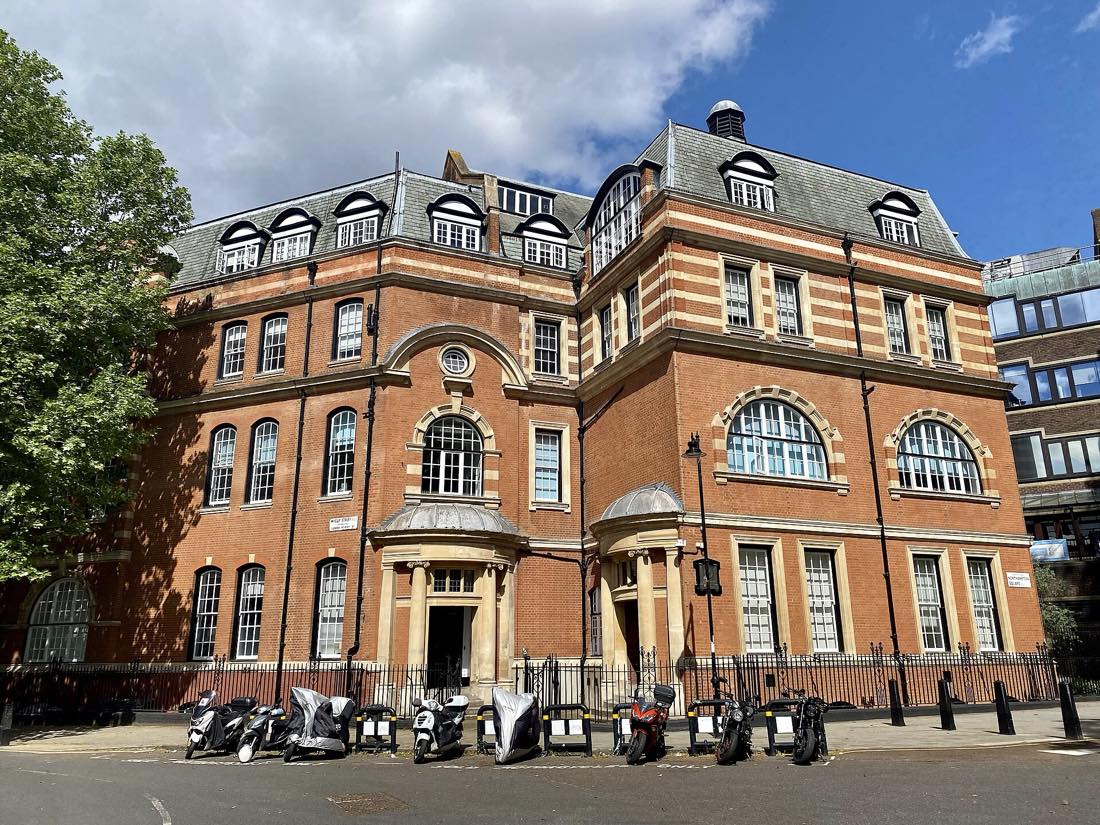 Islington'daki City St George's binası