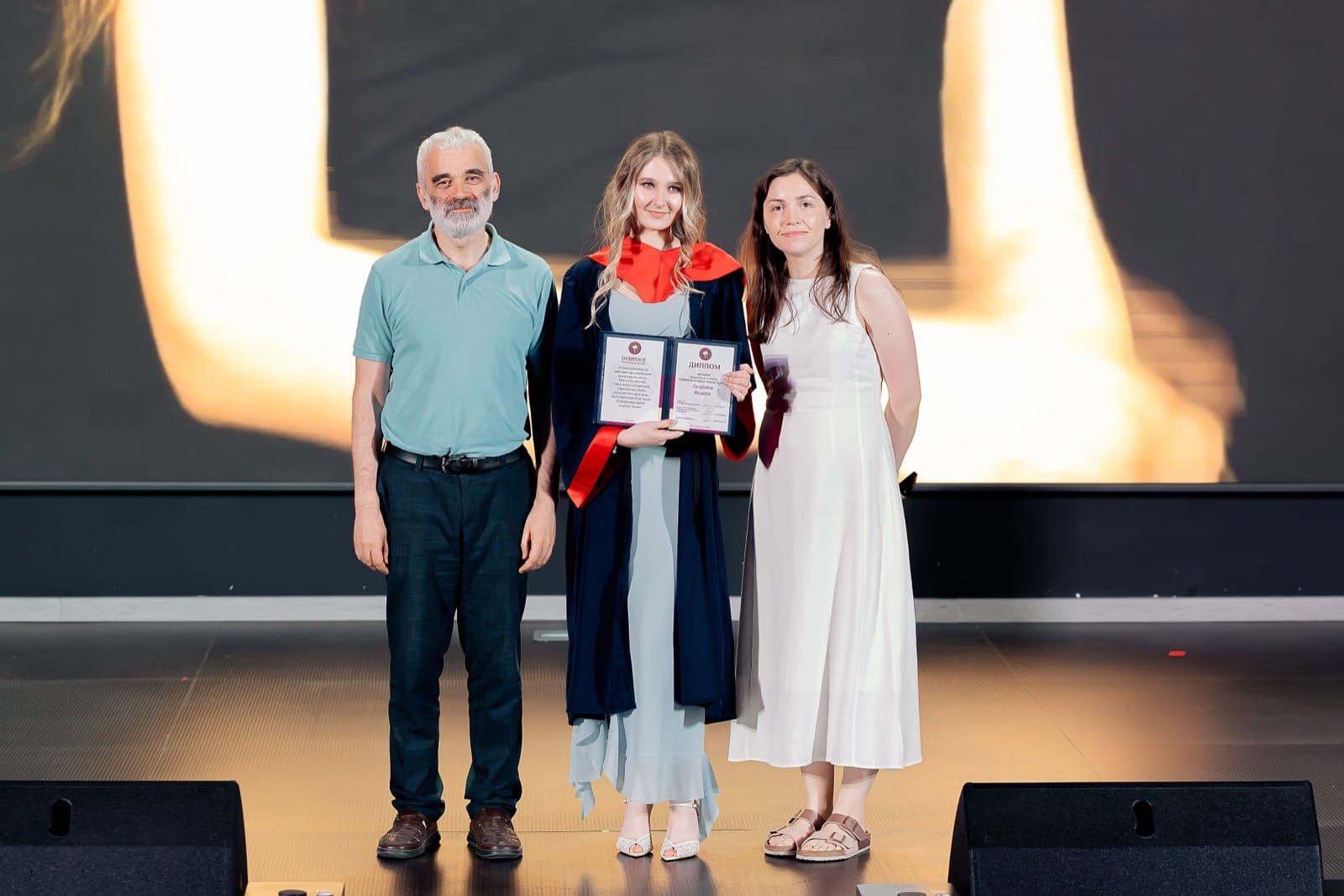 Sahnede diplomasıyla bir Oxbridge mezunu